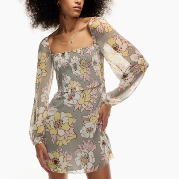 Smocked chiffon mini dress by Aritzia - Picture 4 of 6